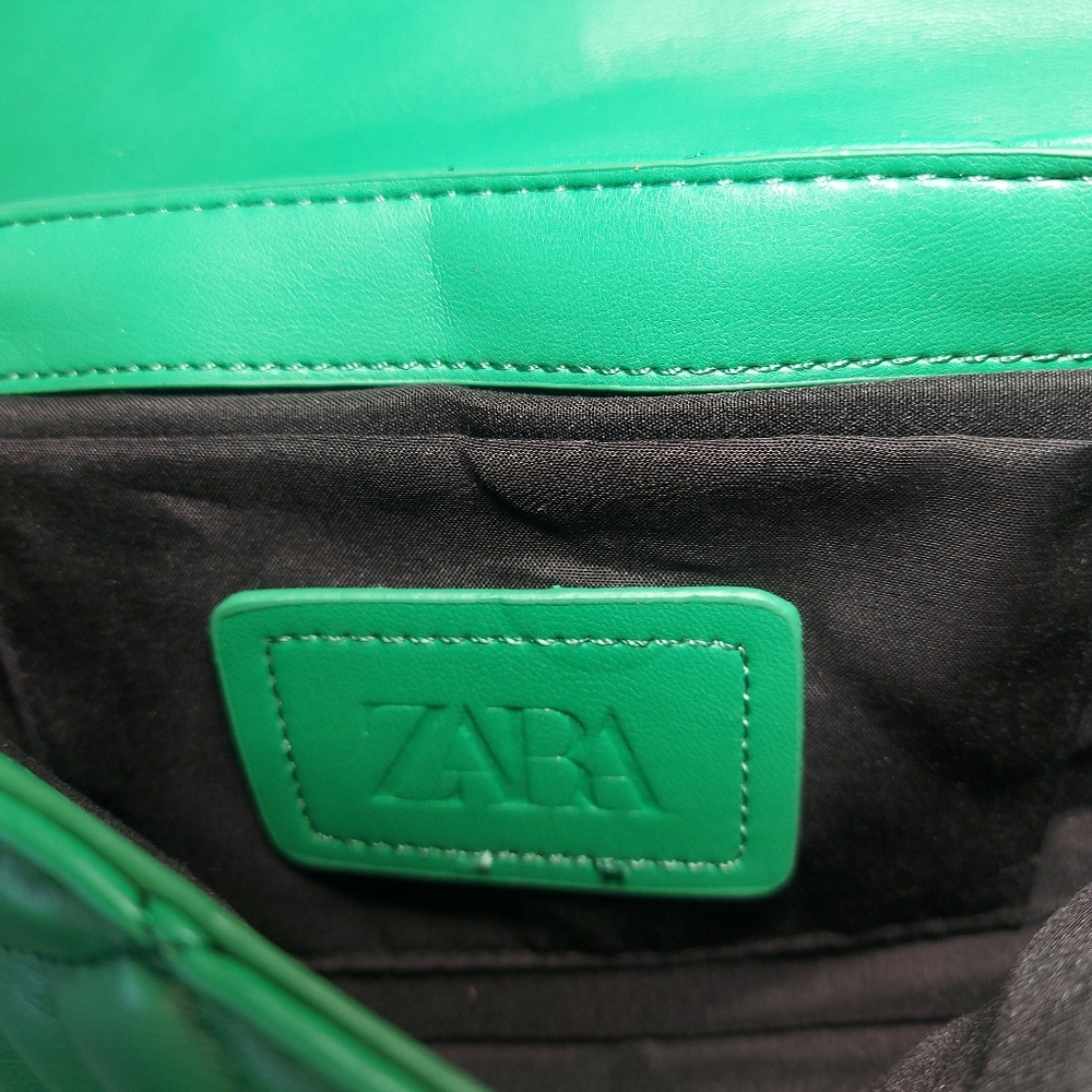 Zara quilted green shoulder bag with chunky gold metal strap - Picture 8 of 12